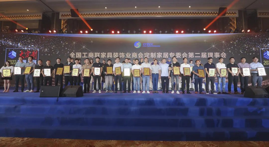 定制中國好浴室！浪鯨衛浴被授予“定制家居專業委員會副會長”稱號2.jpg
