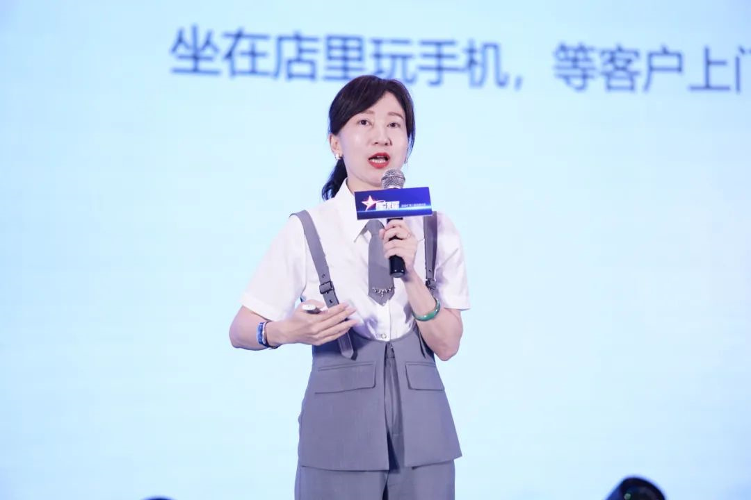 2024圣堡龍?zhí)沾傻诎藢闷放拼髸?huì)圓滿(mǎn)舉行7.jpg