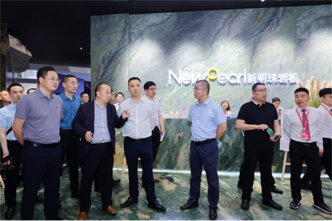 1714269286587341.jpg 1000W+關(guān)注!潭洲展新明珠巖板“種草”破圈07.jpg