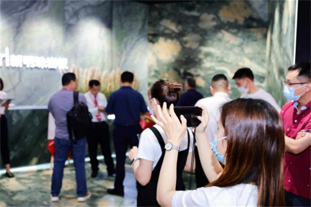 1714269308654337.jpg 1000W+關(guān)注!潭洲展新明珠巖板“種草”破圈09.jpg