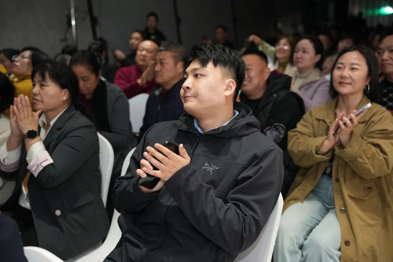 獅王瓷磚“云脈覺醒”發(fā)布會：共繪新藍(lán)圖 共贏2025！11.jpg